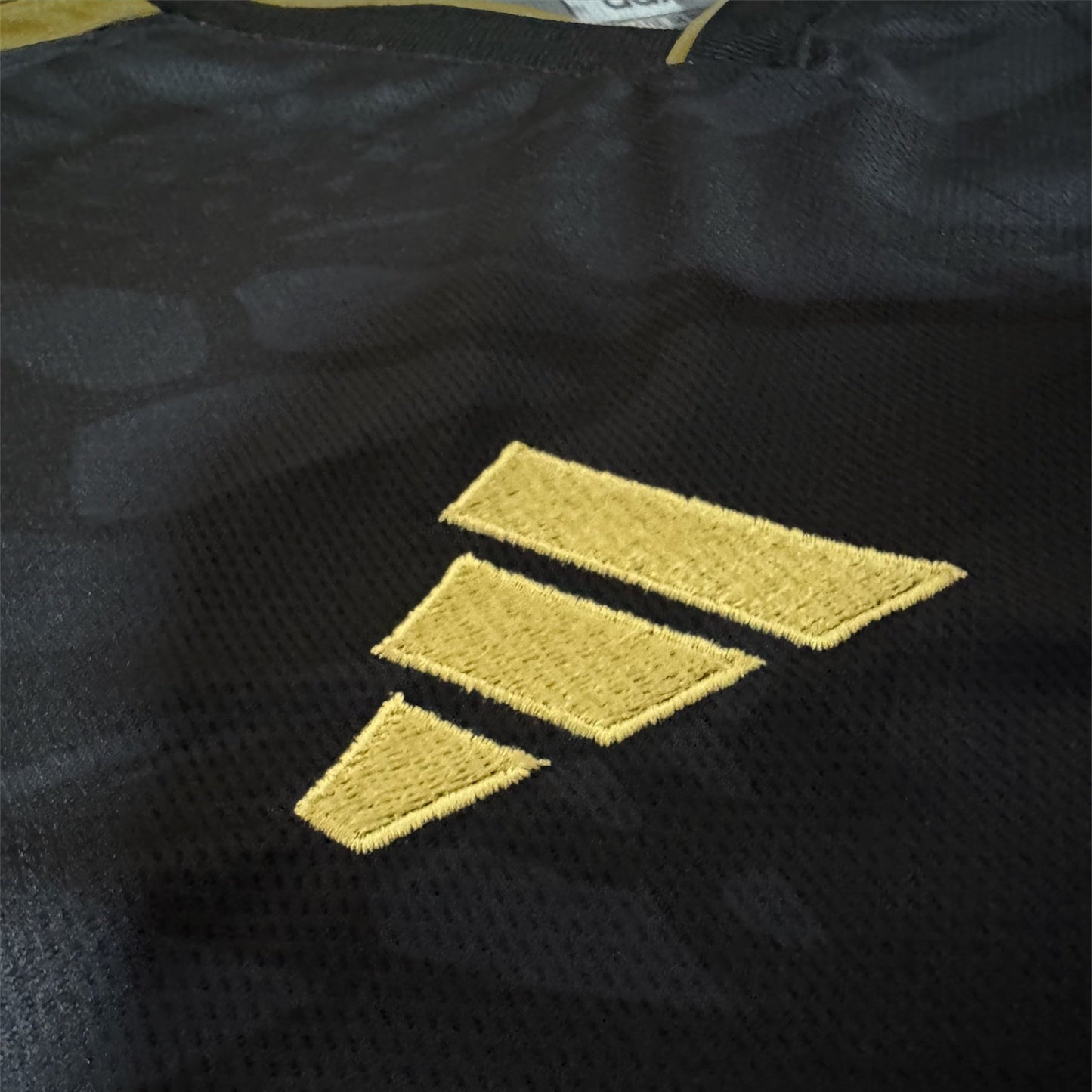 CAMISETA DE COLOMBIA BLACK & GOLD EDICION ESPECIAL